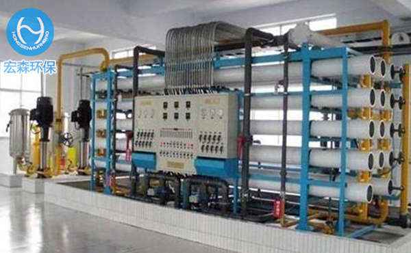 電去離子(Electrodeionization 簡稱EDI)是將電滲析膜分離技術(shù)與離子交換技術(shù)有機(jī)地結(jié)合起來的一種新的制備超純水(高純水)的技術(shù)，它利用電滲析過程中的極化現(xiàn)象對填充在淡水室中的離子交換樹脂進(jìn)行電化學(xué)再生。